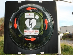 Schnelle Hilfe mit dem Defibrillator kann Leben retten!