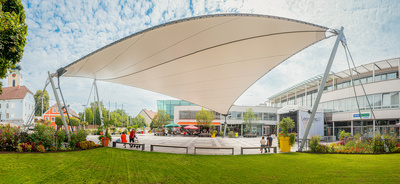 Stadtplatz Leonding mit Sonnensegel