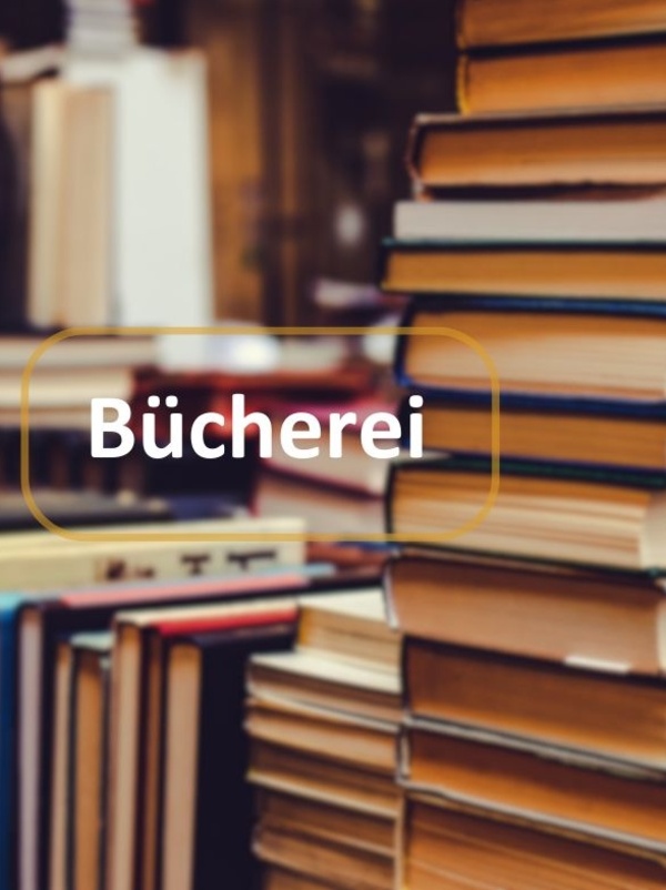 Viele verschwommene Bücherstapel